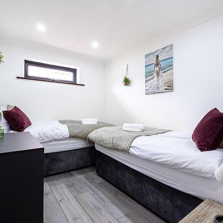 7 Guests - 4 Bedroom - Free Wi-Fi - Kettering Exterior foto