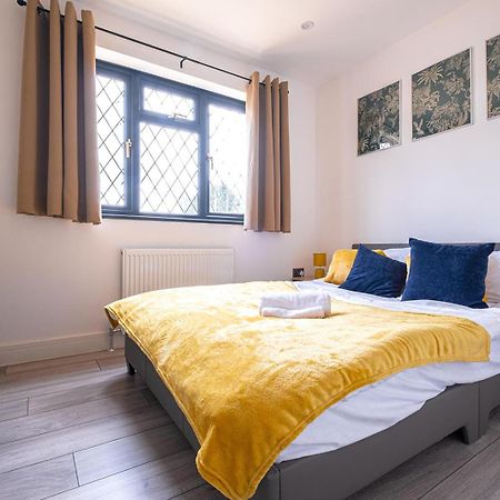 7 Guests - 4 Bedroom - Free Wi-Fi - Kettering Exterior foto