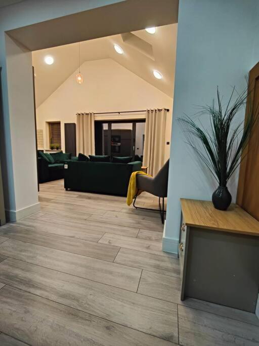 7 Guests - 4 Bedroom - Free Wi-Fi - Kettering Exterior foto