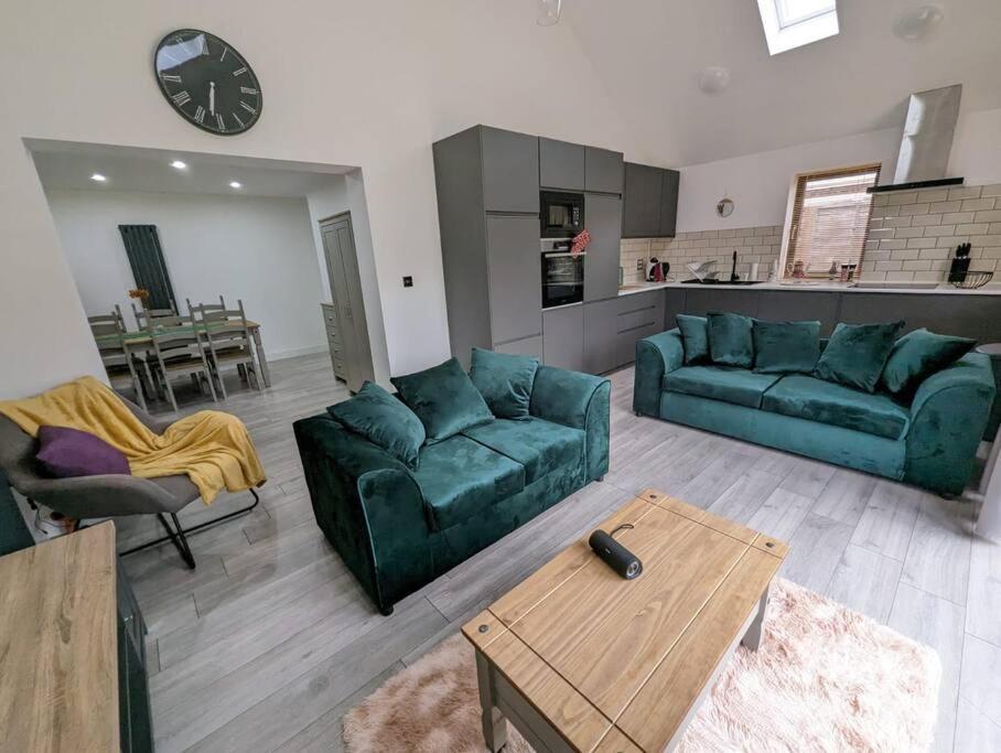 7 Guests - 4 Bedroom - Free Wi-Fi - Kettering Exterior foto