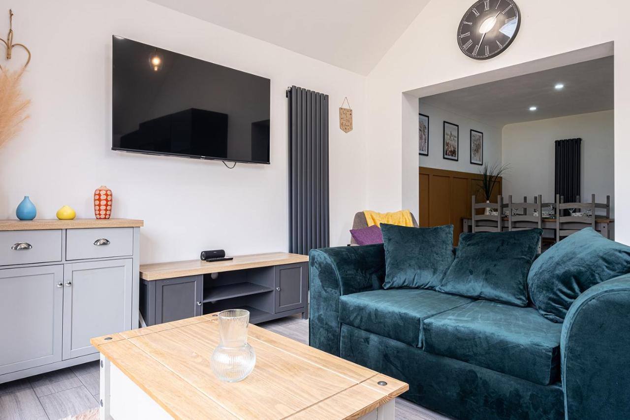 7 Guests - 4 Bedroom - Free Wi-Fi - Kettering Exterior foto