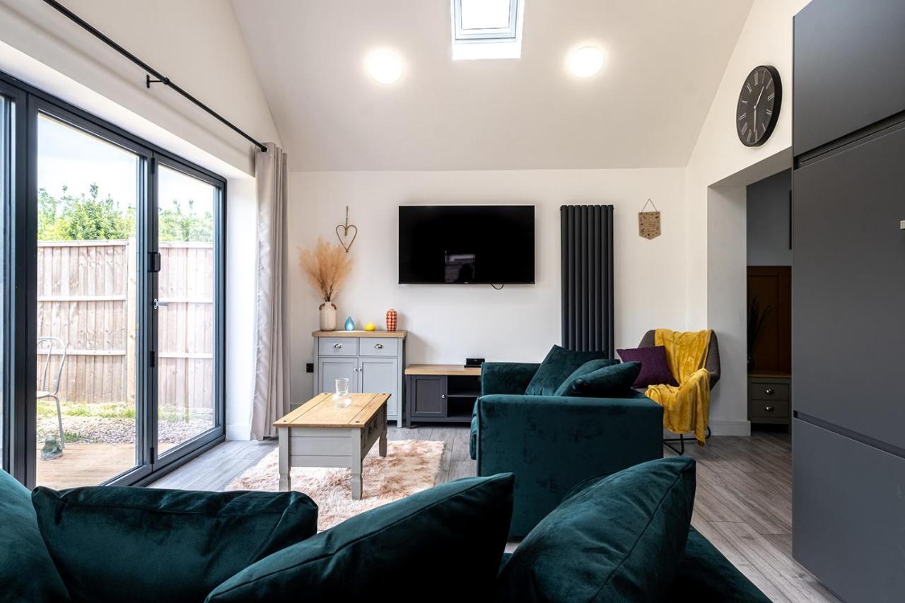 7 Guests - 4 Bedroom - Free Wi-Fi - Kettering Exterior foto