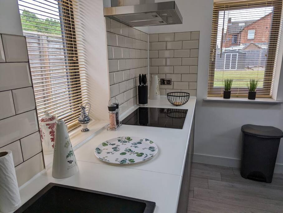 7 Guests - 4 Bedroom - Free Wi-Fi - Kettering Exterior foto