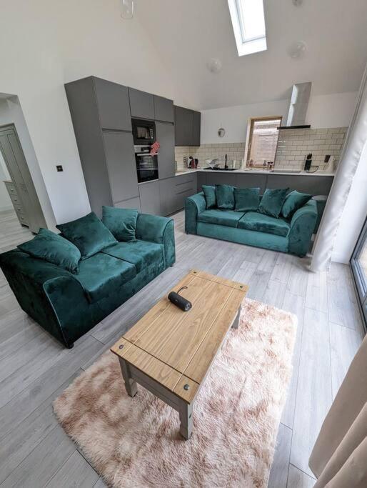 7 Guests - 4 Bedroom - Free Wi-Fi - Kettering Exterior foto