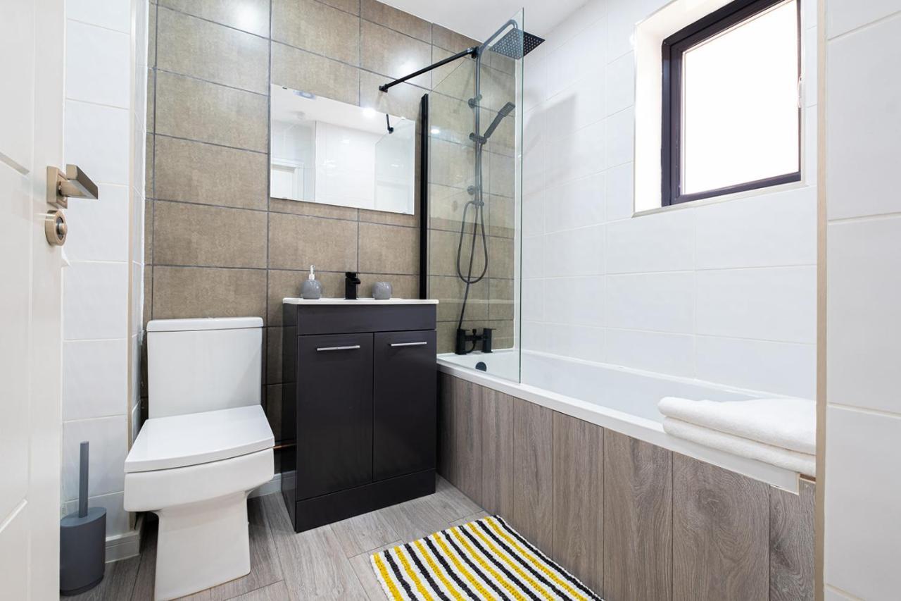 7 Guests - 4 Bedroom - Free Wi-Fi - Kettering Exterior foto