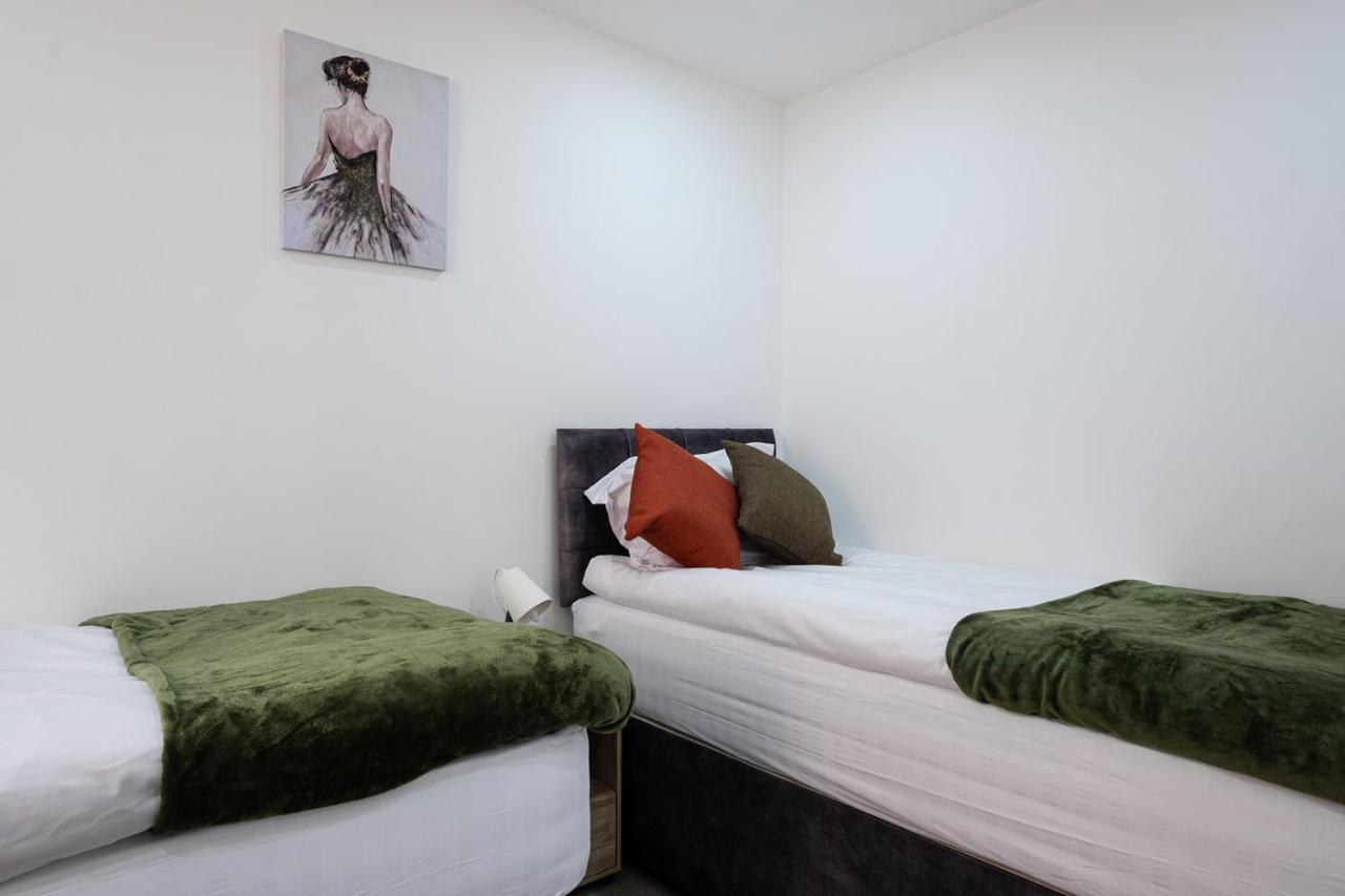 7 Guests - 4 Bedroom - Free Wi-Fi - Kettering Exterior foto