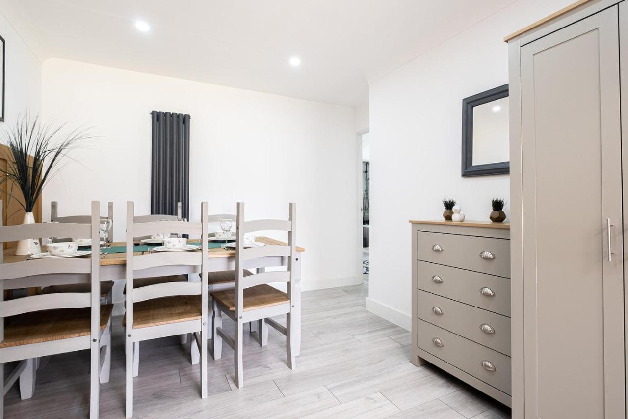 7 Guests - 4 Bedroom - Free Wi-Fi - Kettering Exterior foto