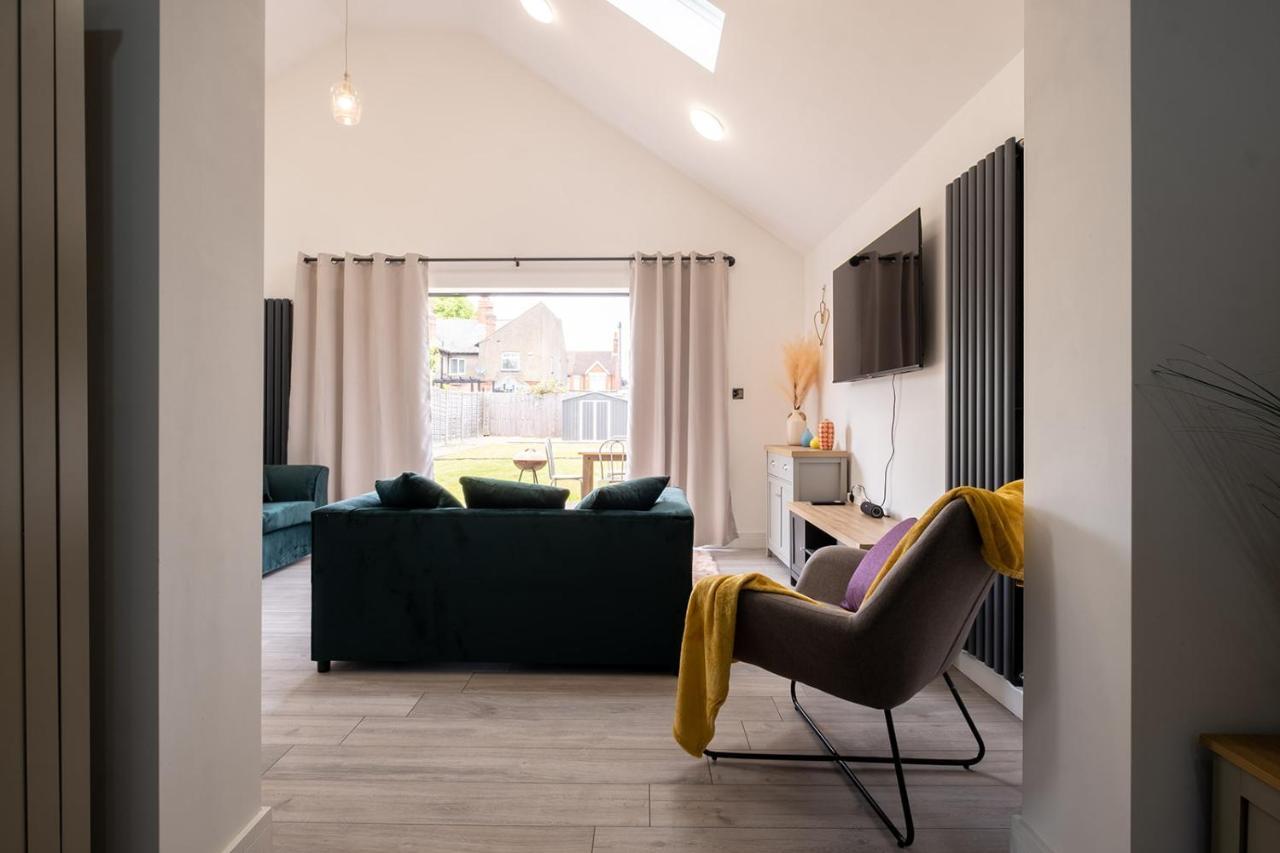7 Guests - 4 Bedroom - Free Wi-Fi - Kettering Exterior foto