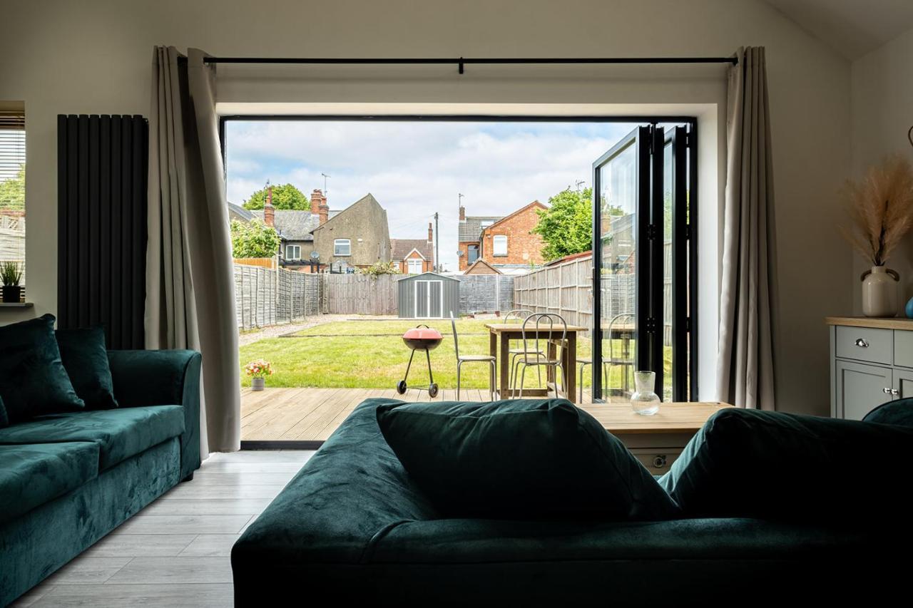 7 Guests - 4 Bedroom - Free Wi-Fi - Kettering Exterior foto