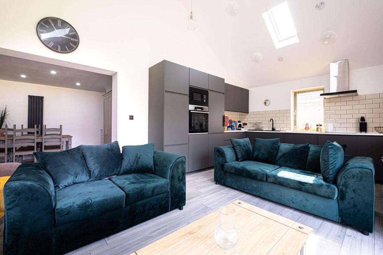 7 Guests - 4 Bedroom - Free Wi-Fi - Kettering Exterior foto