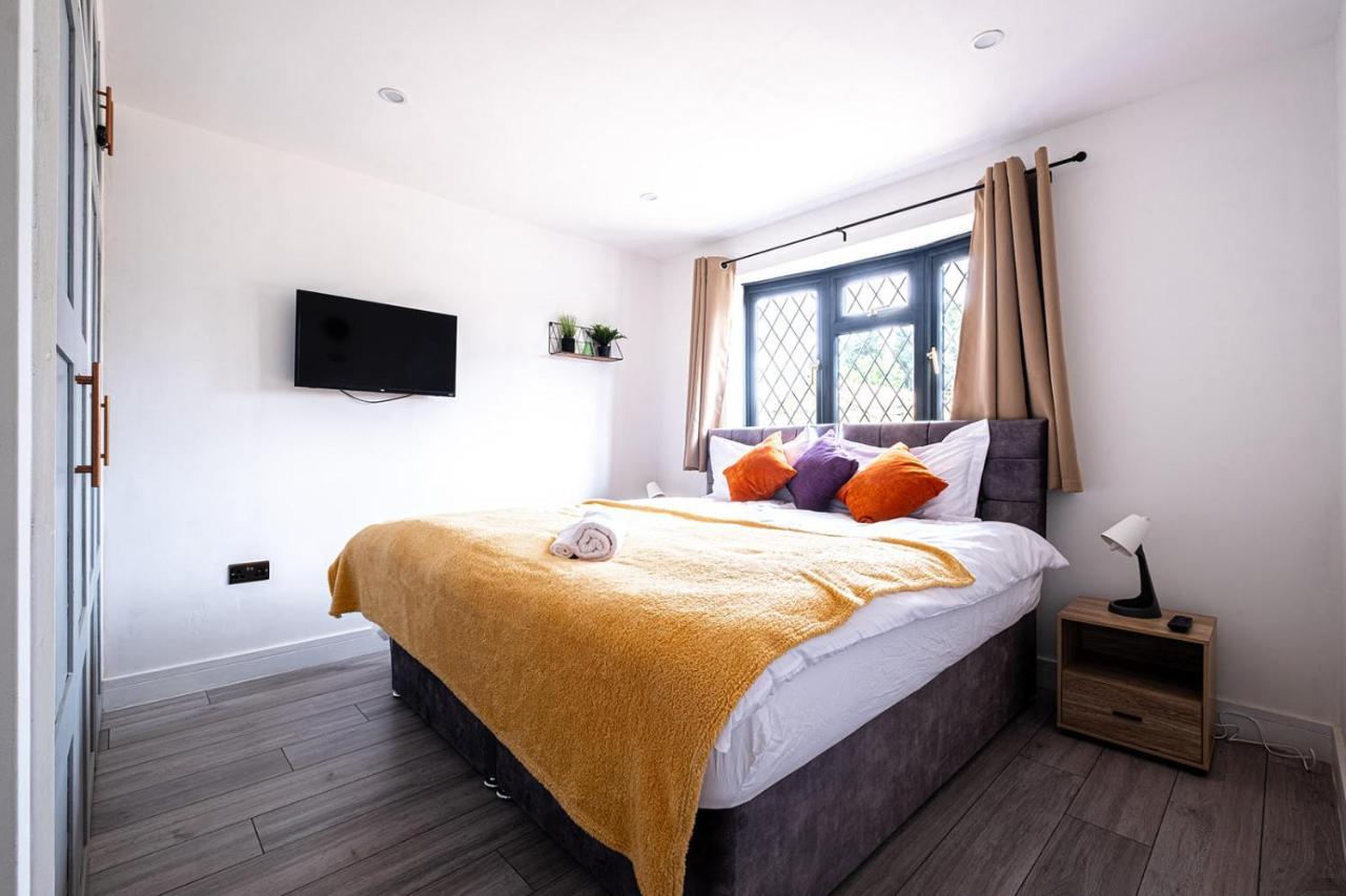7 Guests - 4 Bedroom - Free Wi-Fi - Kettering Exterior foto